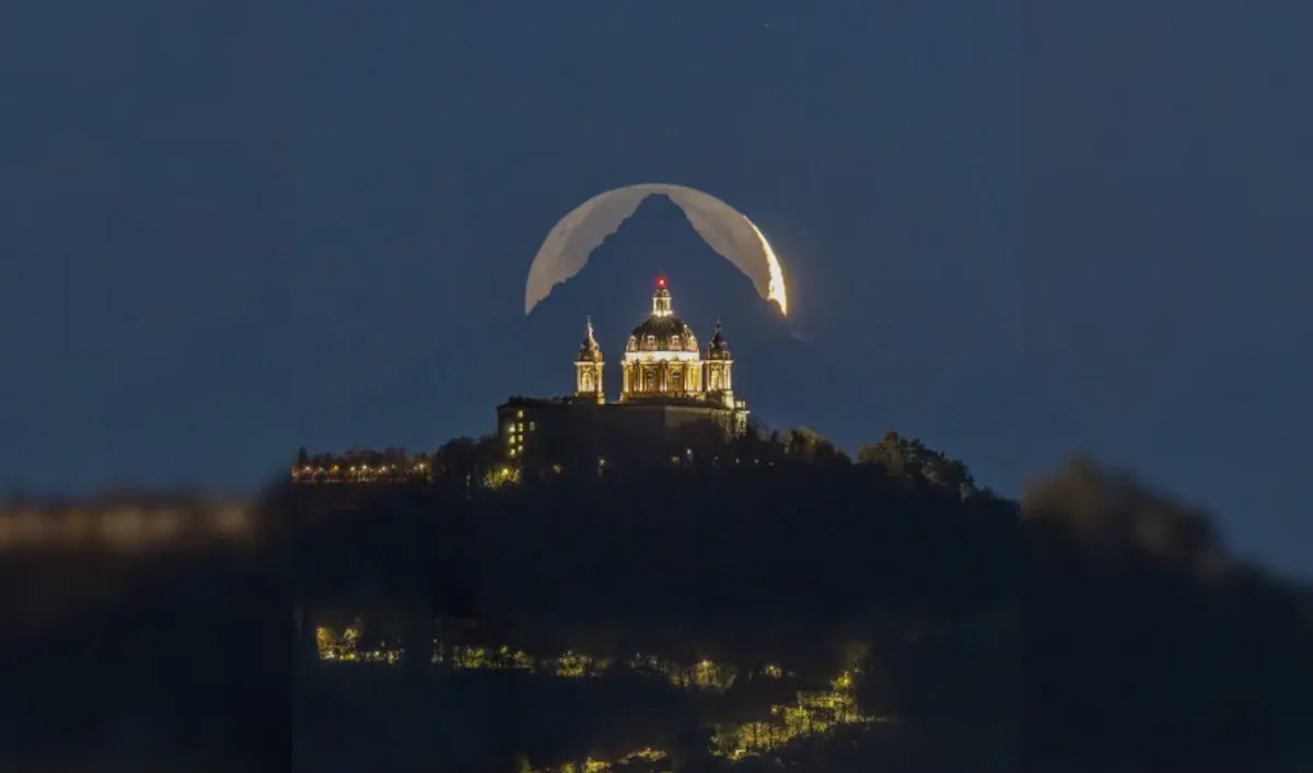 Italian Photographer Waits Years To Get Perfectly Aligned Photo Of