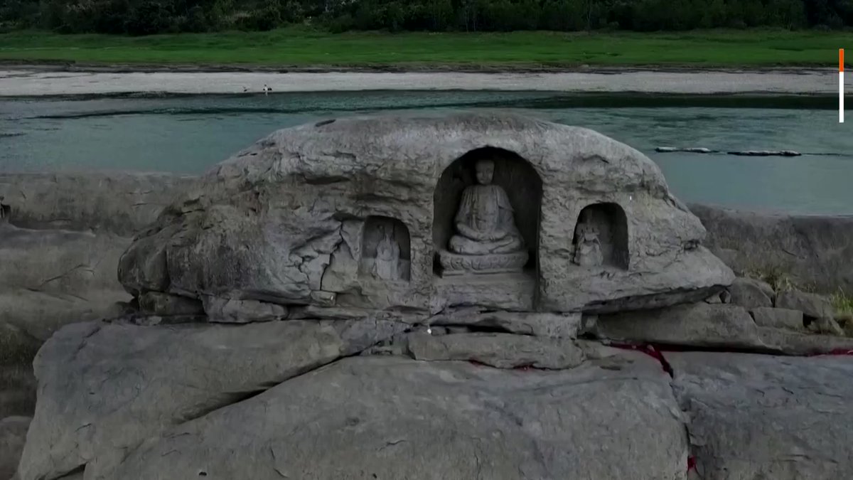 Drought Exposes 600YearOld Buddhist Statues on China’s Yangtze River
