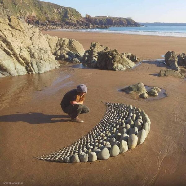 Artist Jon Foreman Creates Mesmerizing Land Art with Sand and Stones on