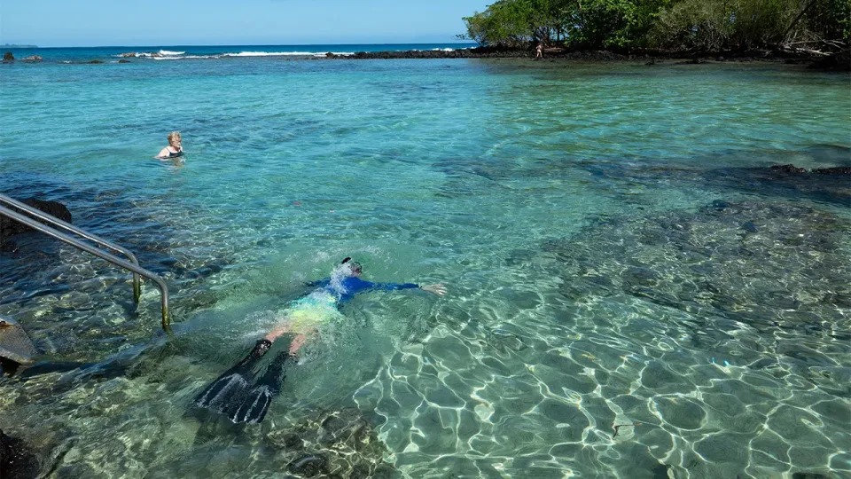 Hawaii tourist dies on Maui beach, and wife alleges state failed to ...