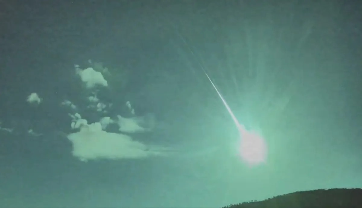 Rare Fireball Comet Turns Night Into Day Over Spain And Portugal In ...