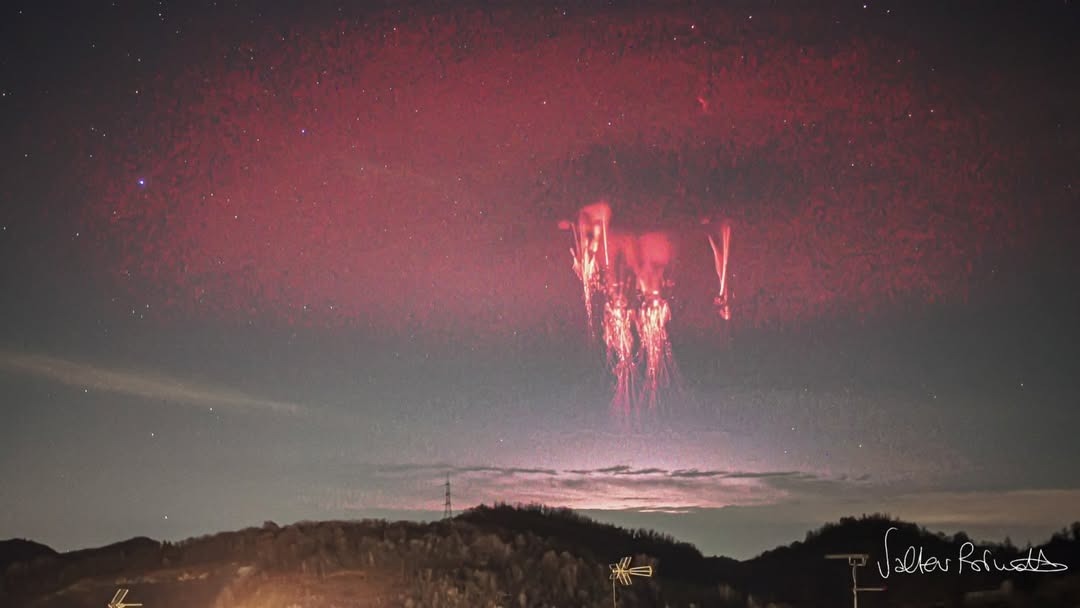 Photographer Captures Gigantic Red Ring of Light and Ultra-Rare ...